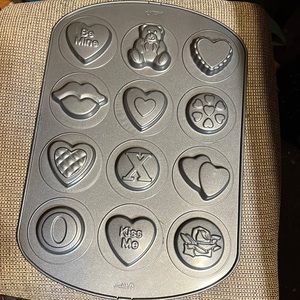 Wilton cookie/cake pan